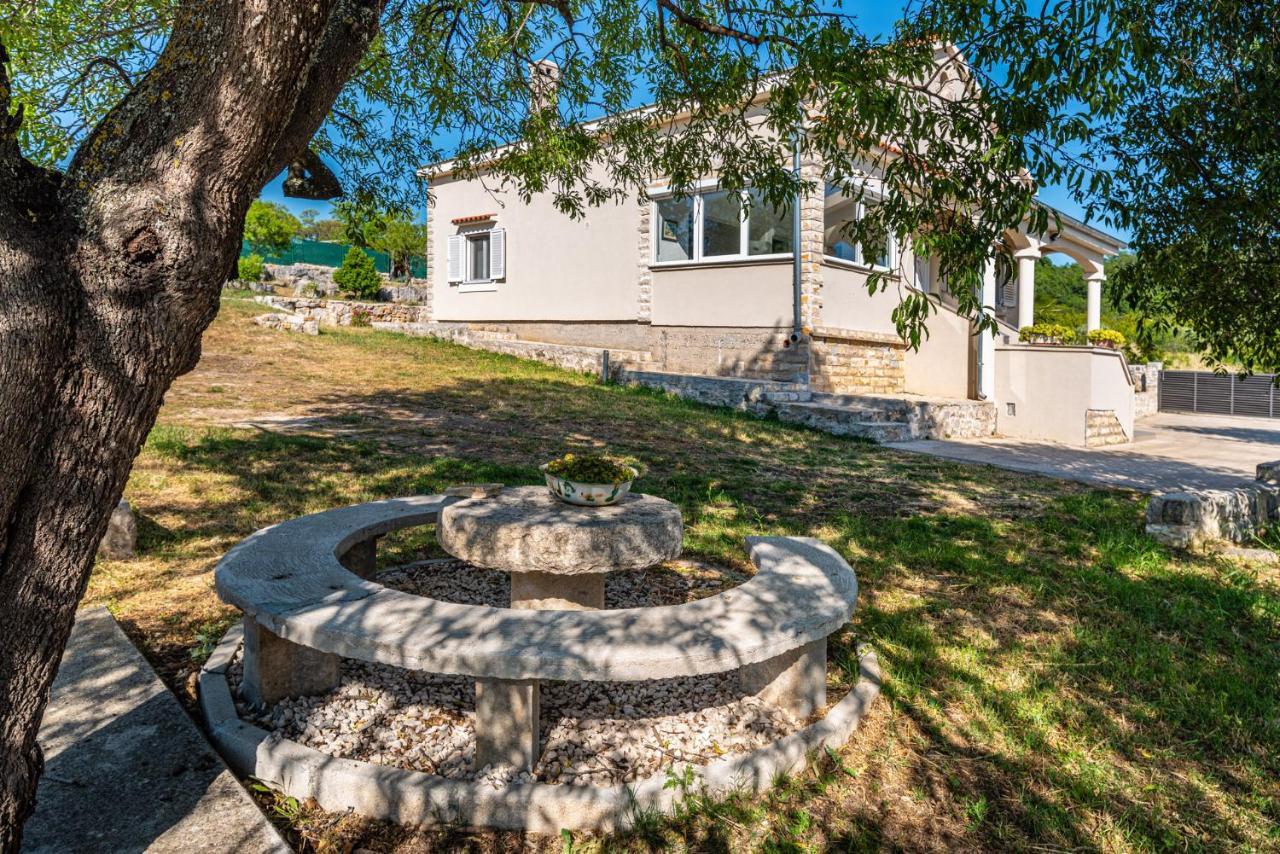 Holiday Home Ante With Beautiful Private Garden Nadin Exterior photo