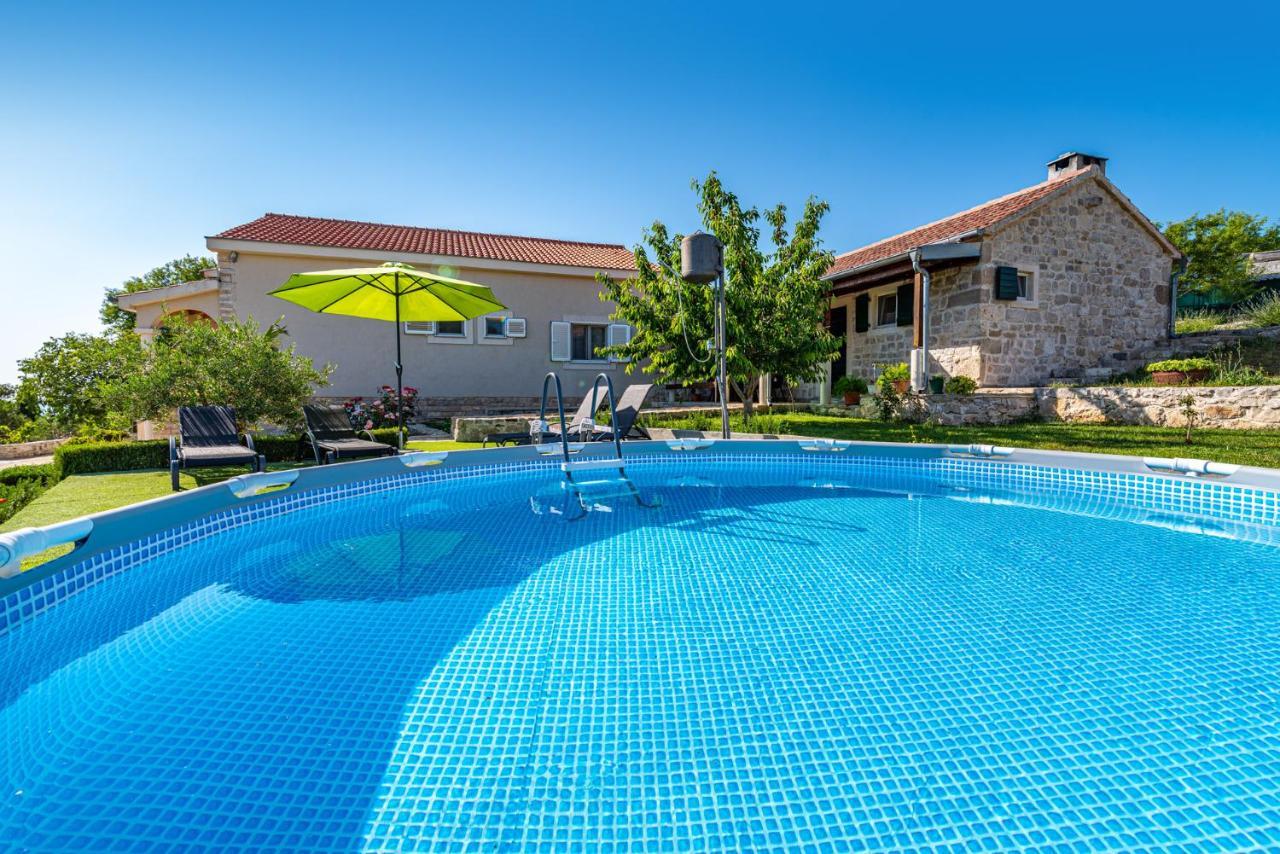 Holiday Home Ante With Beautiful Private Garden Nadin Exterior photo