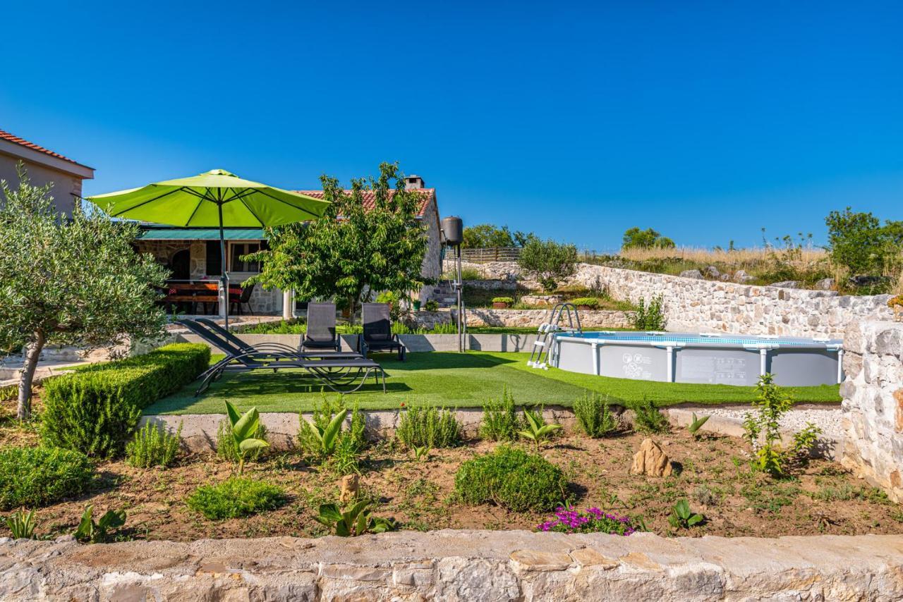 Holiday Home Ante With Beautiful Private Garden Nadin Exterior photo