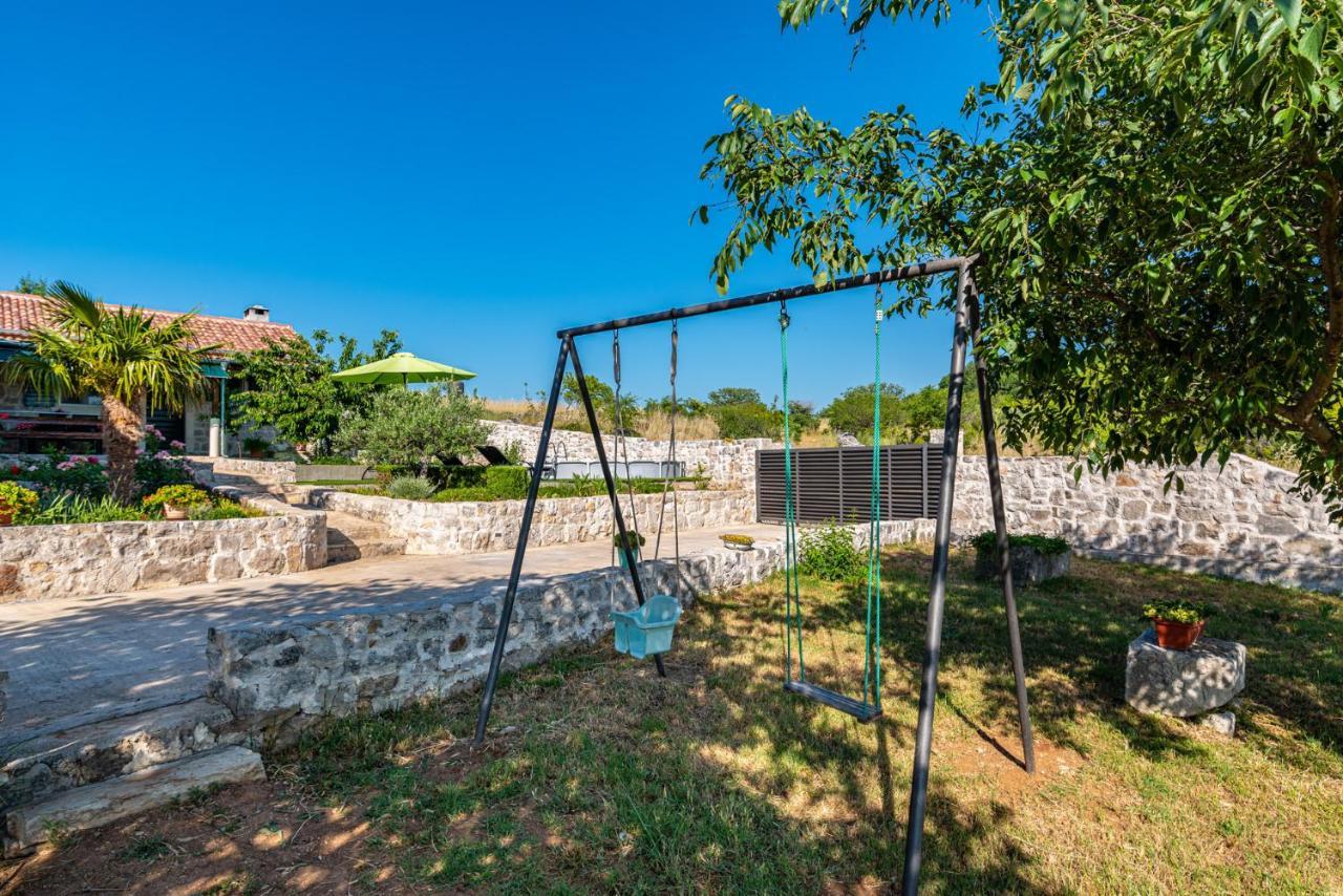 Holiday Home Ante With Beautiful Private Garden Nadin Exterior photo