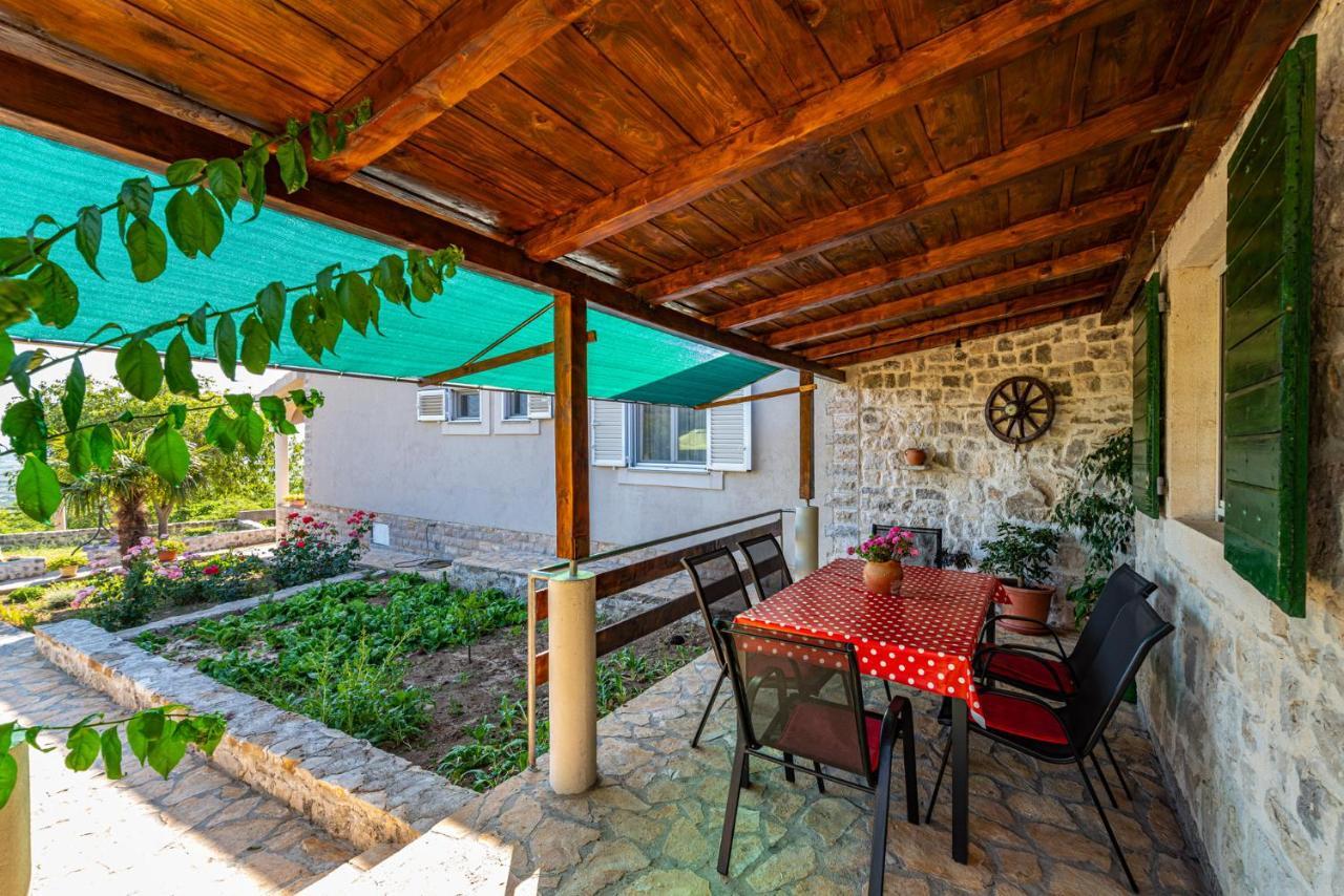 Holiday Home Ante With Beautiful Private Garden Nadin Exterior photo