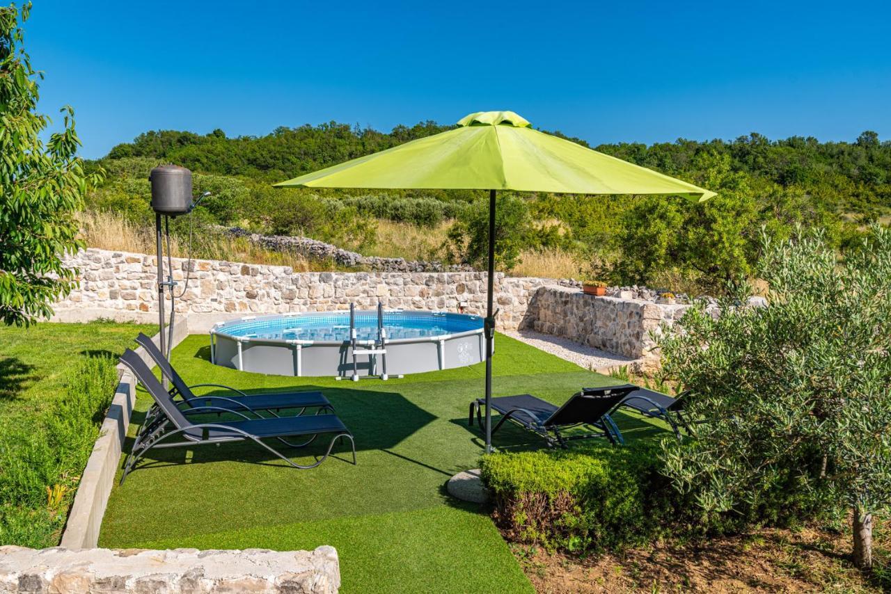 Holiday Home Ante With Beautiful Private Garden Nadin Exterior photo