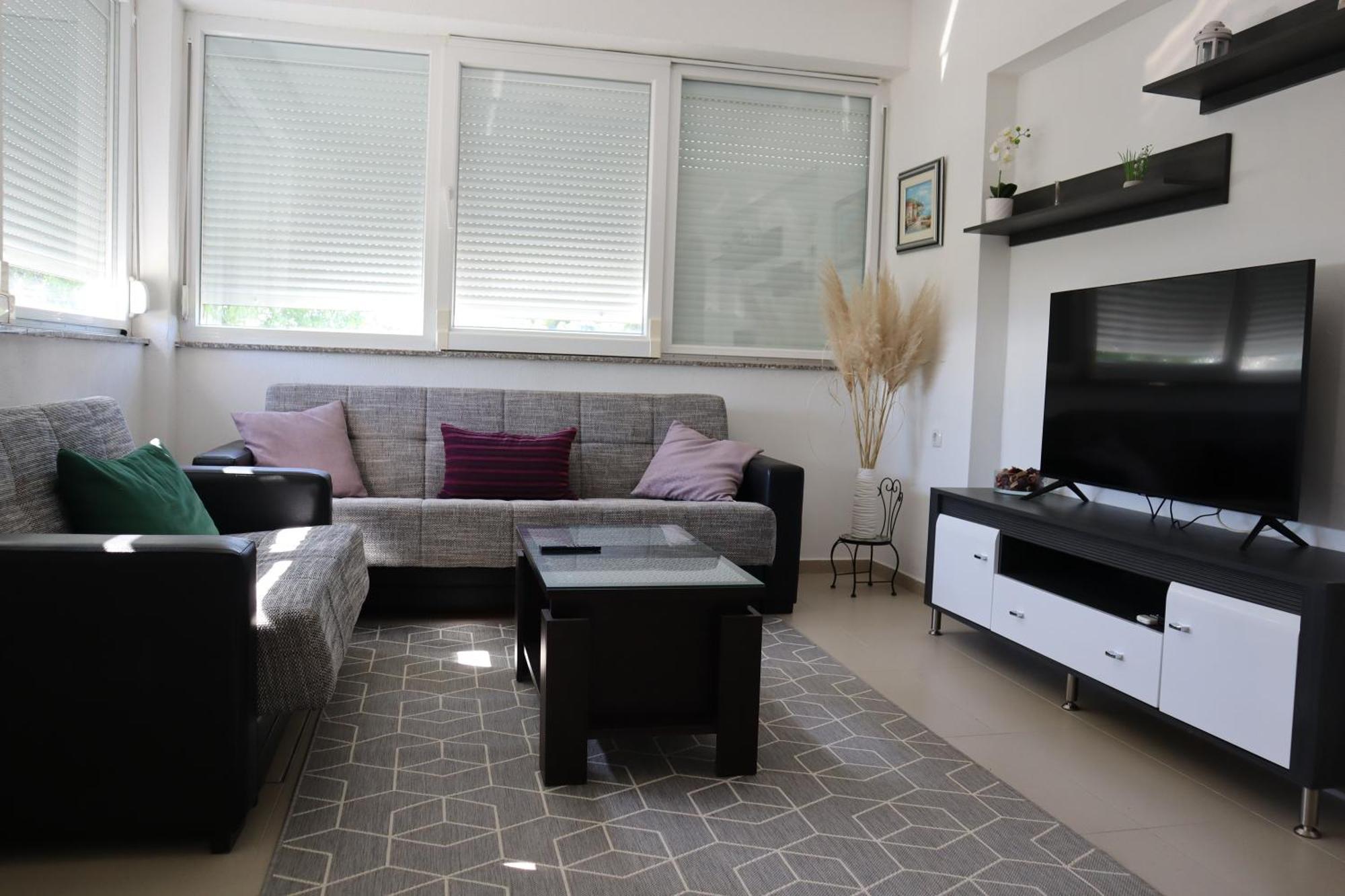 Holiday Home Ante With Beautiful Private Garden Nadin Exterior photo