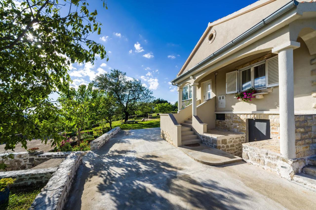 Holiday Home Ante With Beautiful Private Garden Nadin Exterior photo